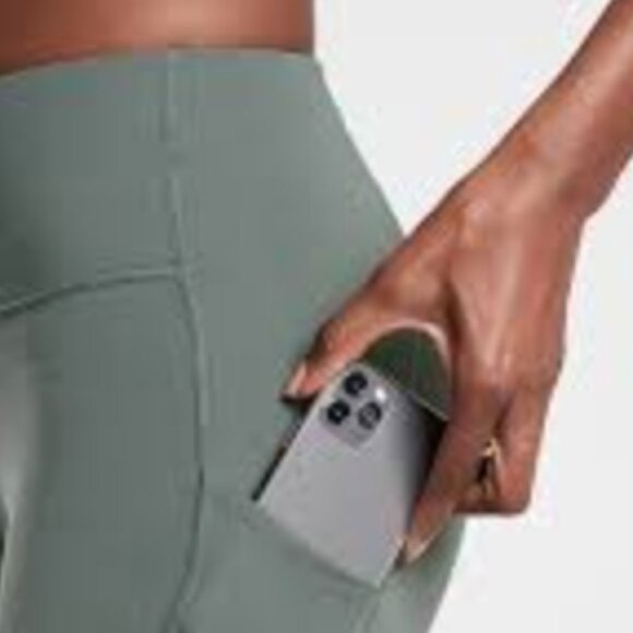 Athleta Ultimate Stash Pocket 7" Short - Picture 3 of 7